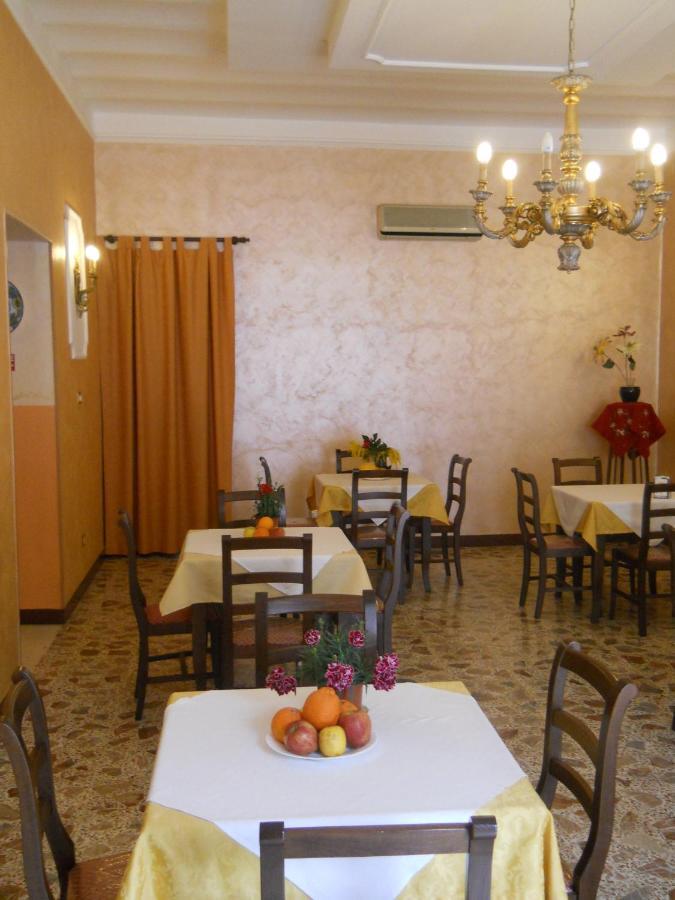 Antico Palazzo Bed & Breakfast Giardini Naxos Ngoại thất bức ảnh